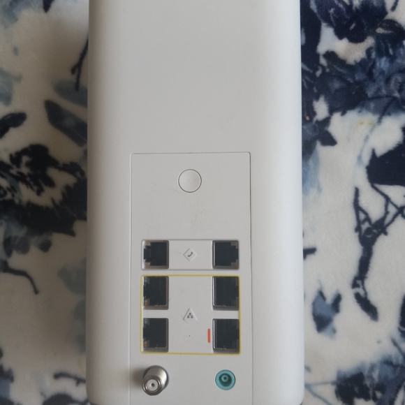 Comcast Equipment Newest Model HD/DVR Box & Wi-Fi/Home Phone xFi Box Plus Cords - Picture 3 of 14